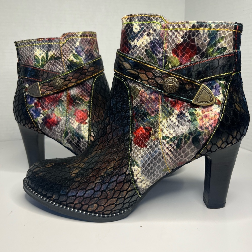 L’artiste Leather Floral Booties